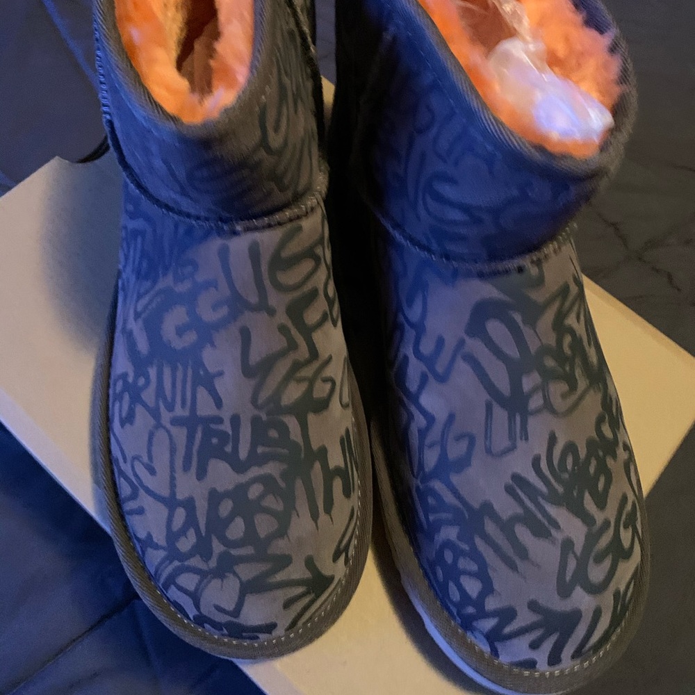 Ugg Classic Street Graffiti Mini